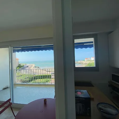Lägenhet Studio Ideal Face Mer Avec Terrasse Et Parking A Royan, Pres Des Commerces Et De La Plage - Fr-1-494-169