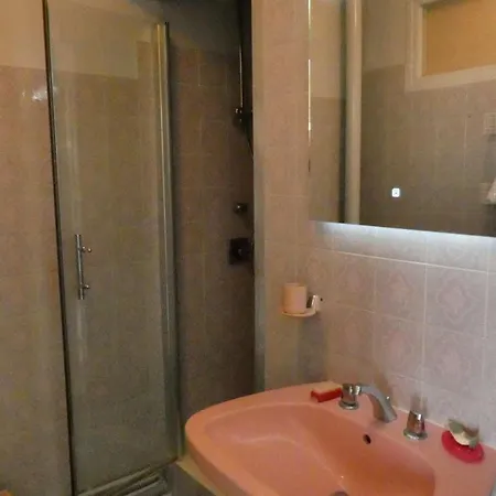 Studio Ideal Face Mer Avec Terrasse Et Parking A Royan, Pres Des Commerces Et De La Plage - Fr-1-494-169 *